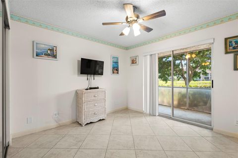 Condominium in Delray Beach FL 13790 Oneida Dr Dr 17.jpg