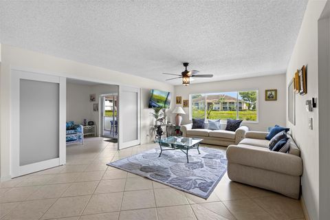 Condominium in Delray Beach FL 13790 Oneida Dr Dr 1.jpg