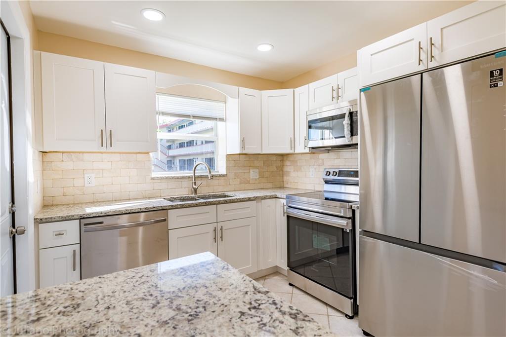 BEVERLY HILLS - Residential