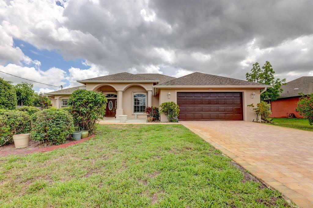 Photo of 534 SW Halifax Avenue, Port Saint Lucie, FL 34953 (MLS # R10793660)