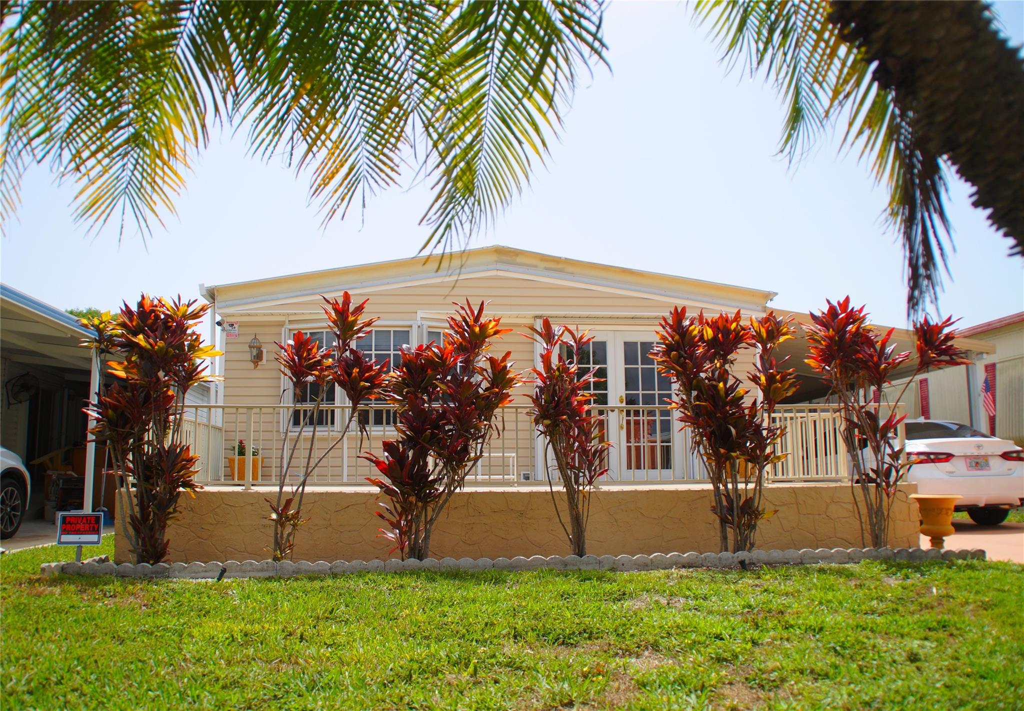 5280 SW 23rd Ave, Fort Lauderdale, FL, 33312/$295,000 1 5280 SW 23rd Ave