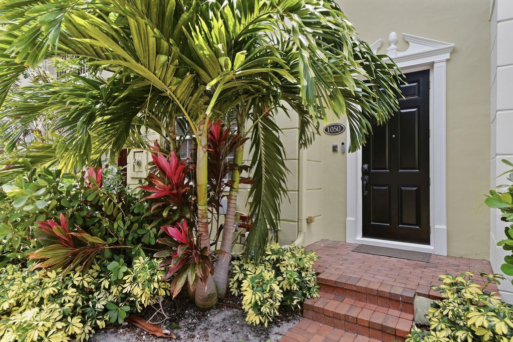 Photo of 1050 E Heritage Club Circle, Delray Beach, FL 33483 (MLS # B26019458)