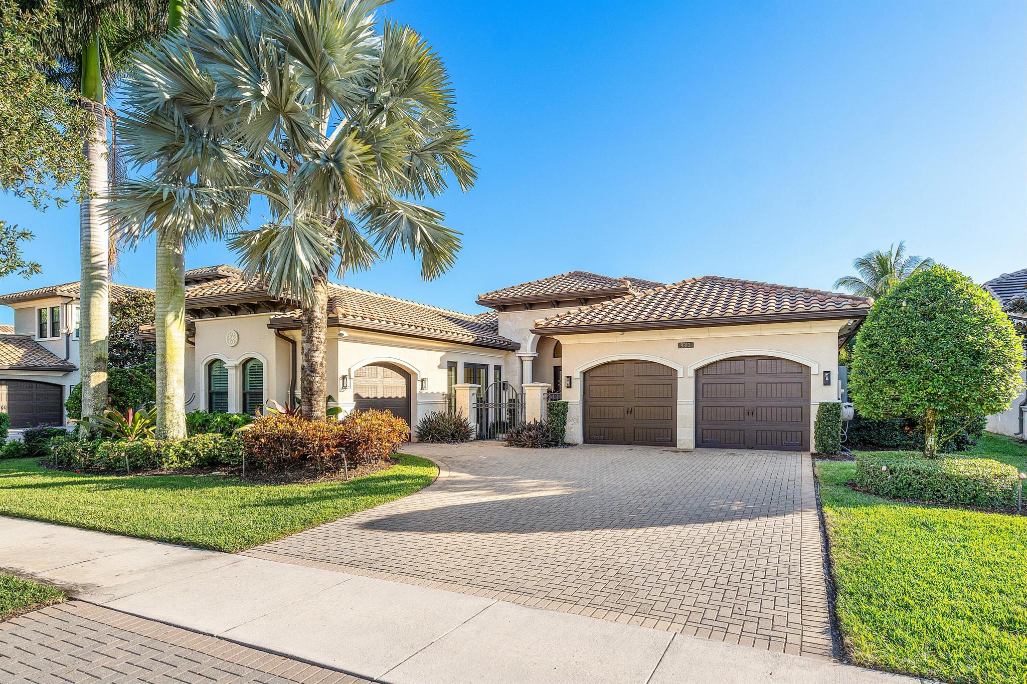 Located in the prestigious community of 7 Bridges , this elegant Coastal Collection single-story Victoria model offers a sophisticated blend of luxury and functionality. Situated on a desirable south-facing lakefront lot, the home features a grand entry with 16-foot ceilings, custom millwork, hardwood flooring, and a gourmet kitchen equipped with Sub-Zero/Wolf appliances. Additional highlights include a generator, custom closets, contemporary fixtures, a heated saltwater pool with spa, summer kitchen, and custom landscape lighting. Residents enjoy exclusive access to Seven Bridges' world-class amenities, including a fine-dining restaurant, three pools, a state-of-the-art fitness center, and an elite tennis program with 13 courts.