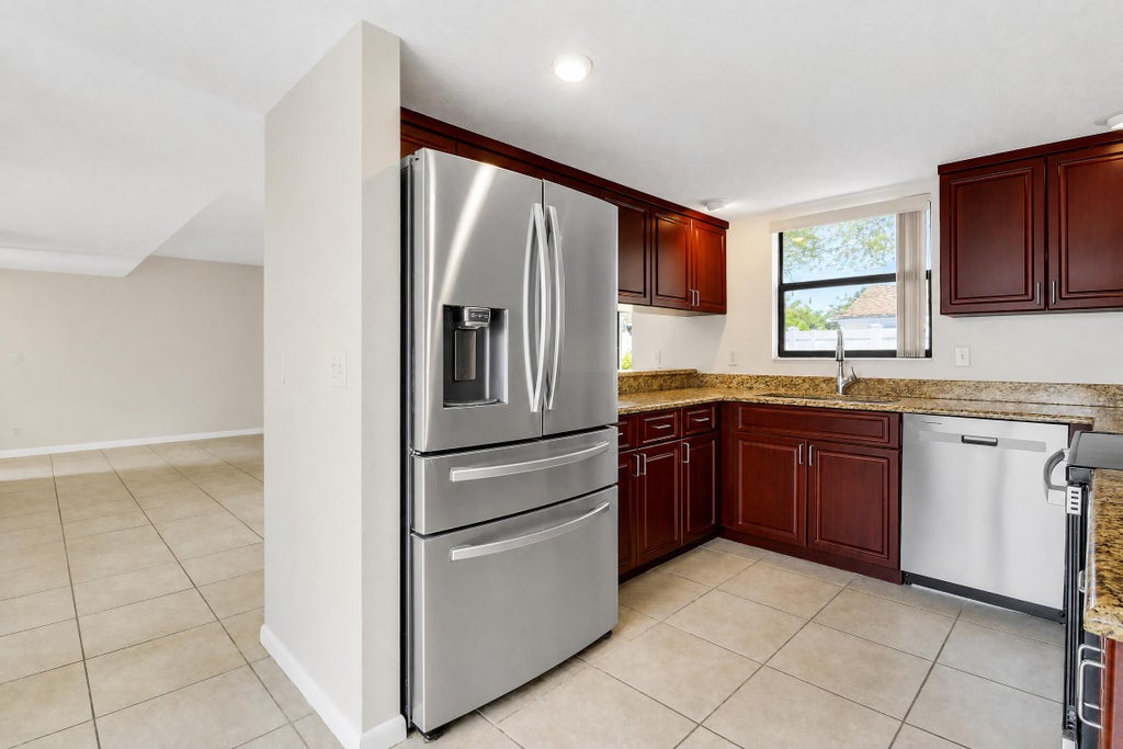 Photo of 202 LAKEWOOD Drive #11B, Jupiter, FL 33458 (MLS # B26061701)