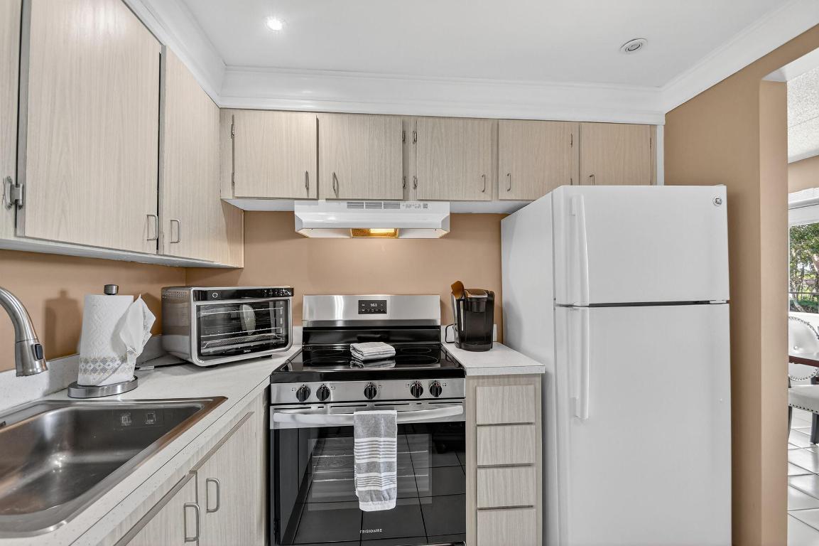 REGAL PALMS OXFORD CONDO - Residential