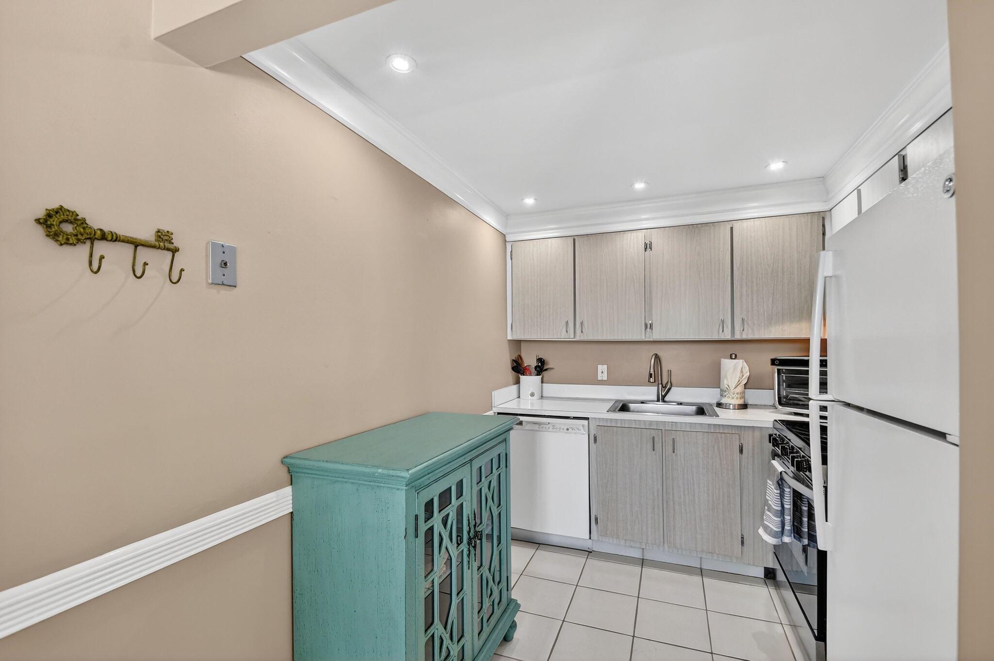 REGAL PALMS OXFORD CONDO - Residential