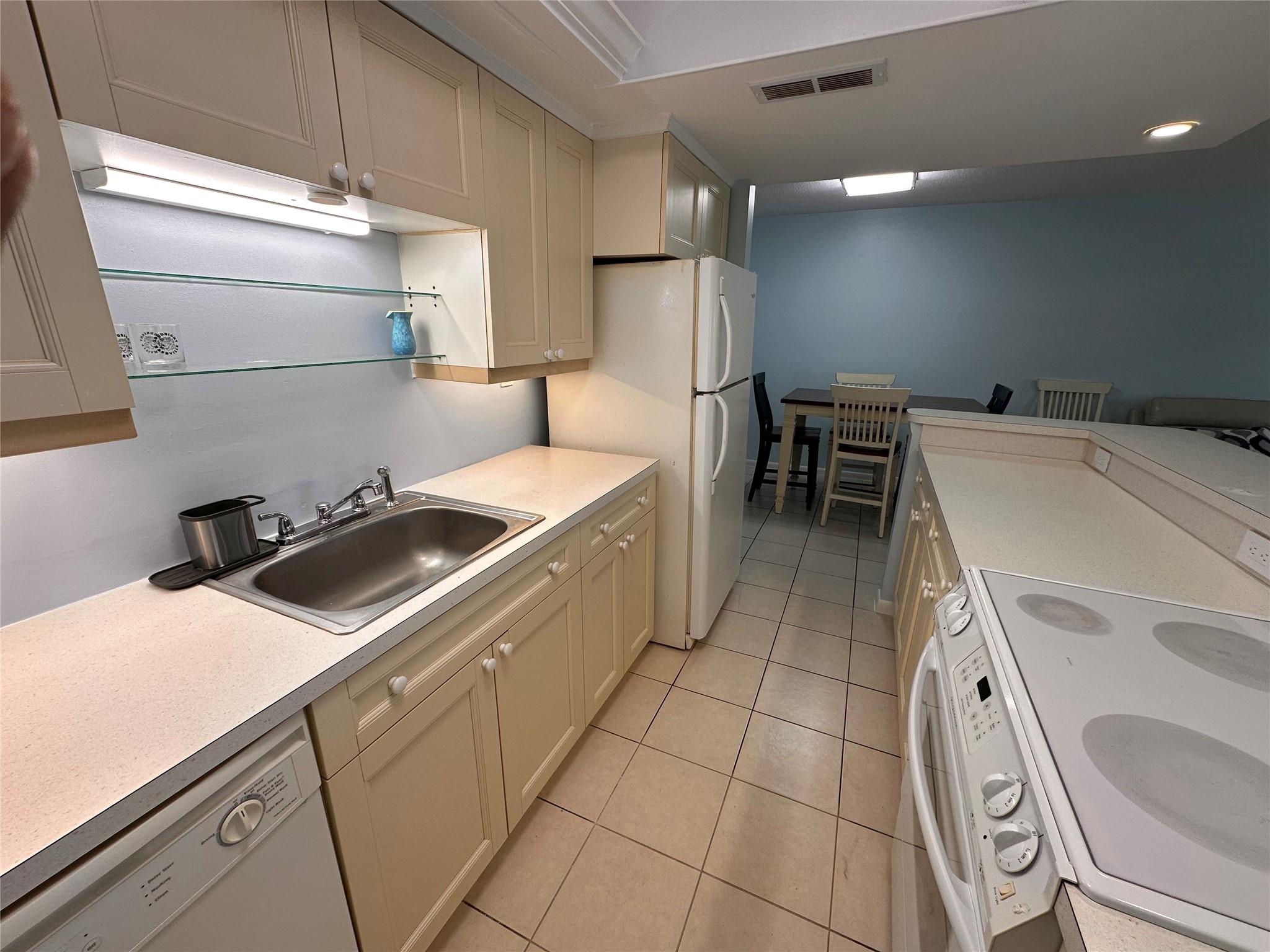 CROWN COLONY CLUB CONDO - Residential