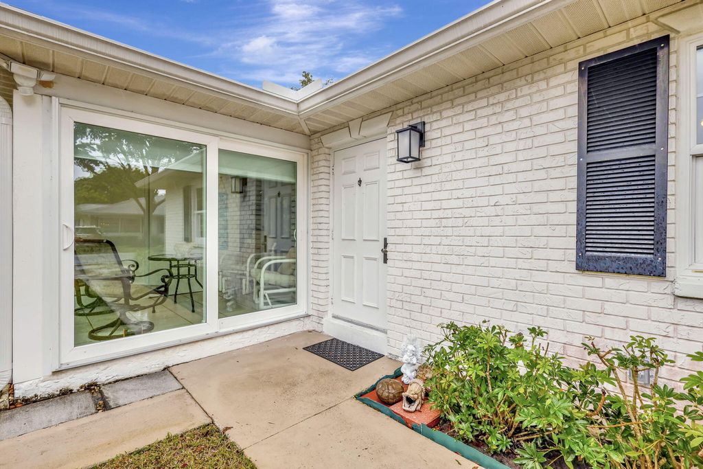 Photo of 10164 S 45th Way, Boynton Beach, FL 33436 (MLS # B26008567)