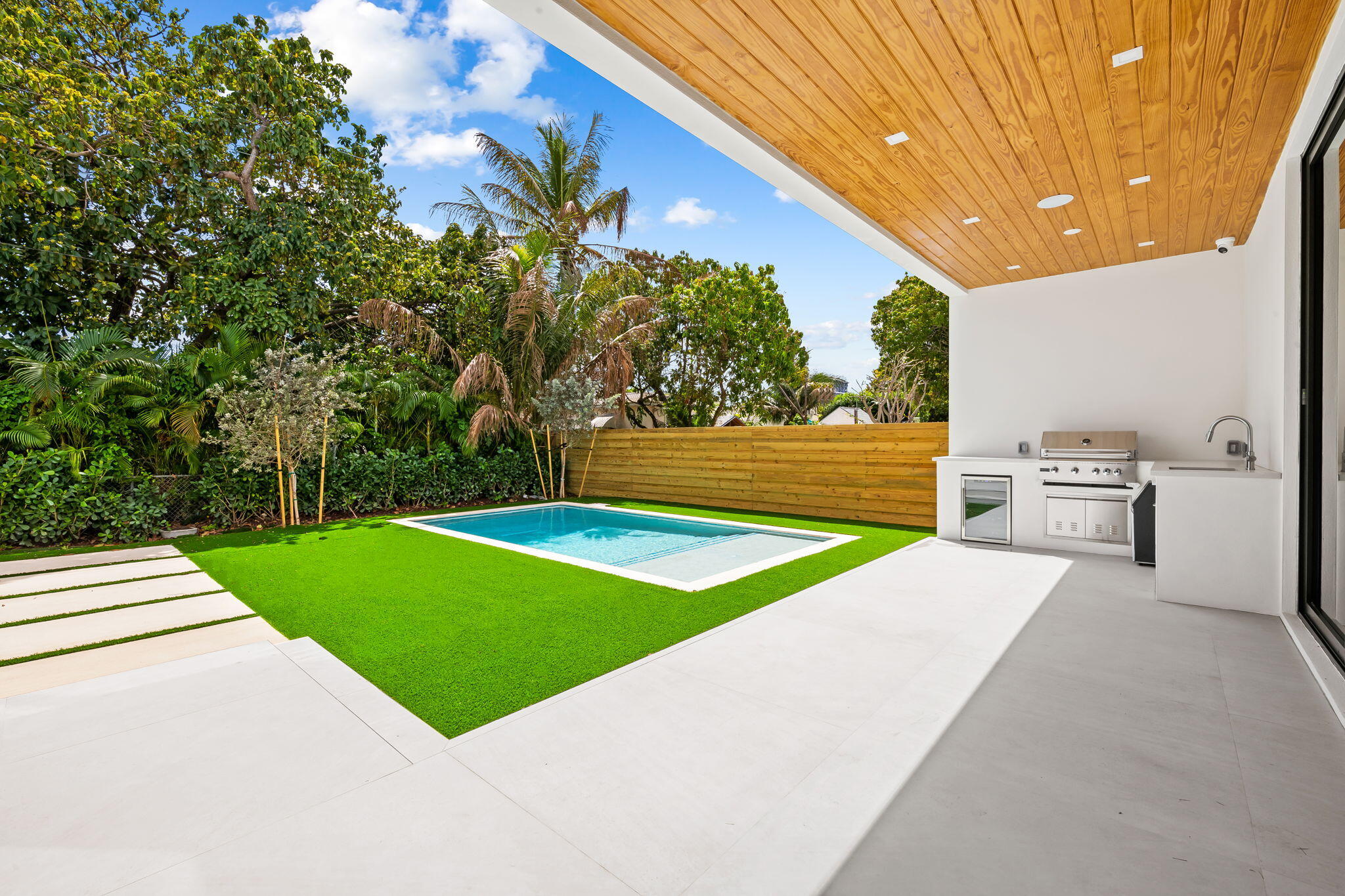 SILVER BLUFF EST-SEC B - Residential