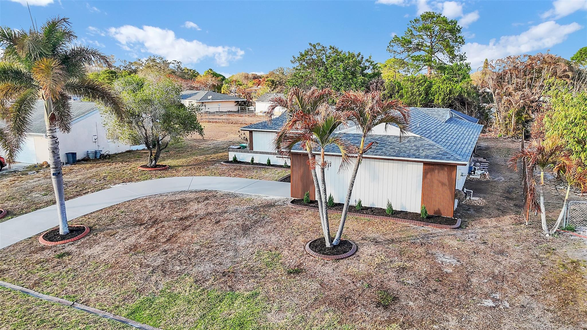 257 SW Cherryhill Road