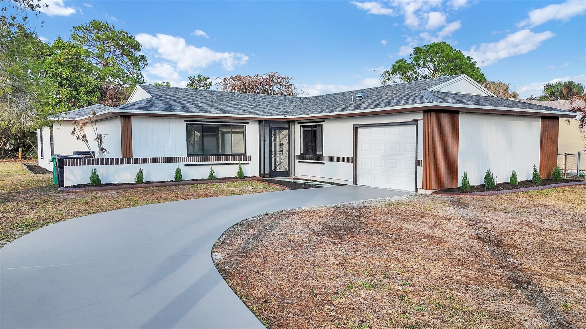 257 SW Cherryhill Road