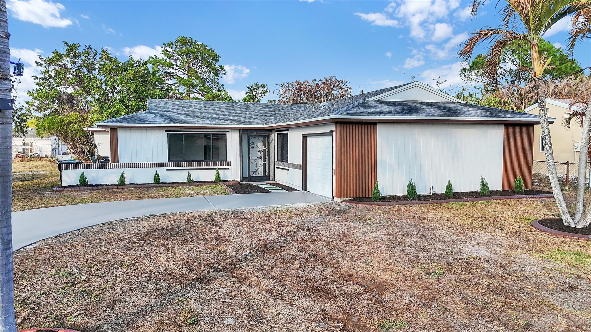 257 SW Cherryhill Road