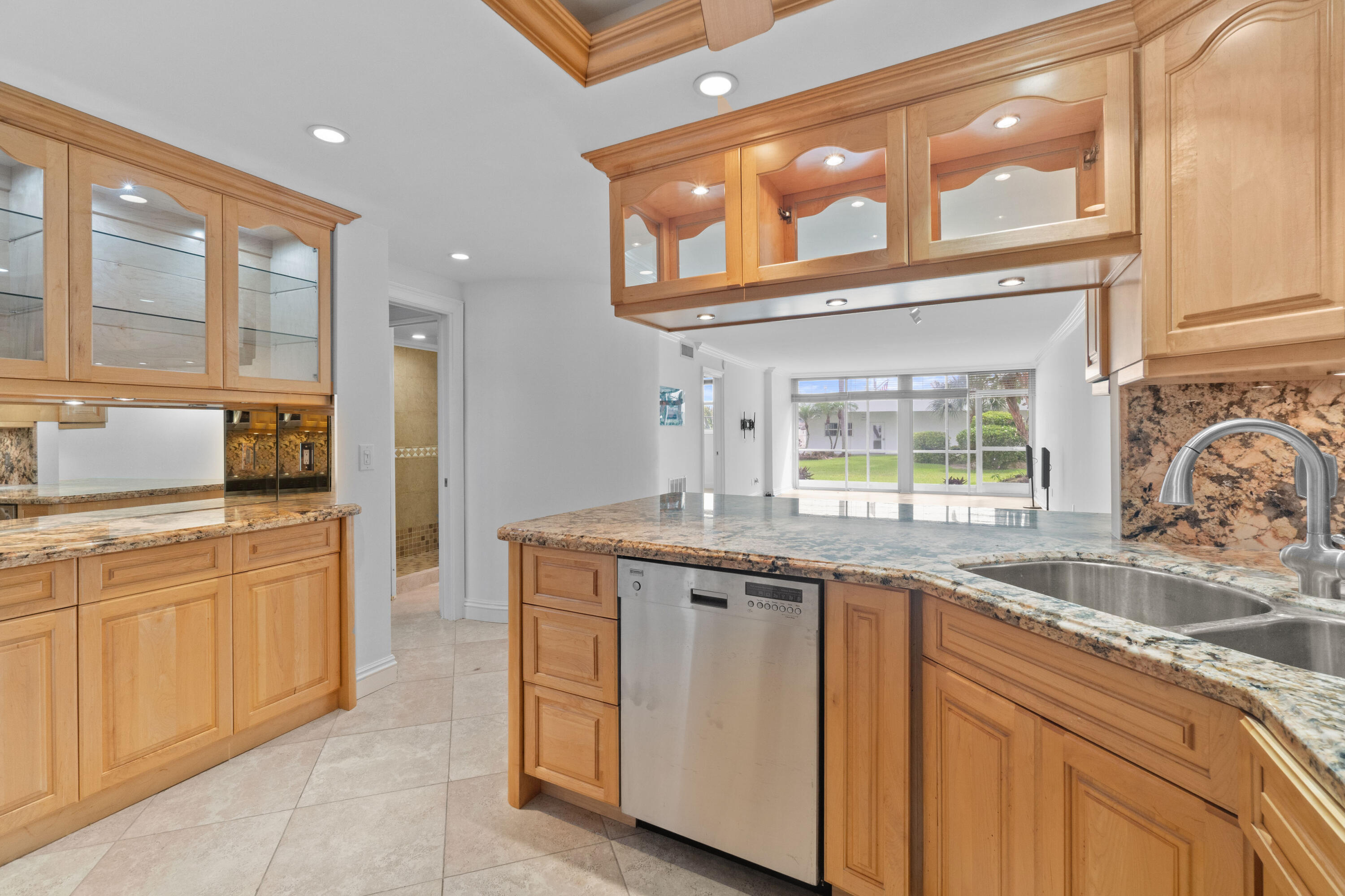 2731 NE 14th St Causeway 115