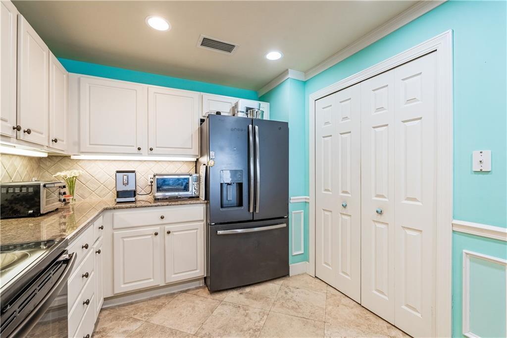 3702 N Highway A1a 402, Hutchinson Island, FL, 34949/$650,000 2 3702 N Highway A1a 402