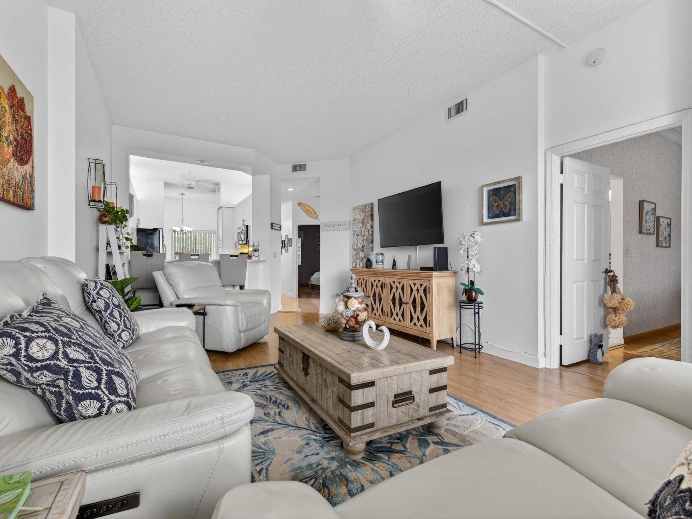 TRENT CONDOMINIUM E - Residential