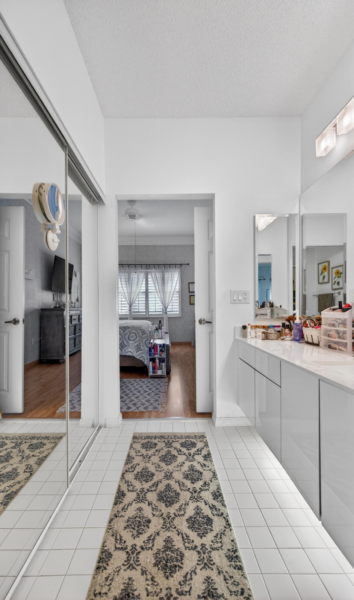 TRENT CONDOMINIUM E - Residential