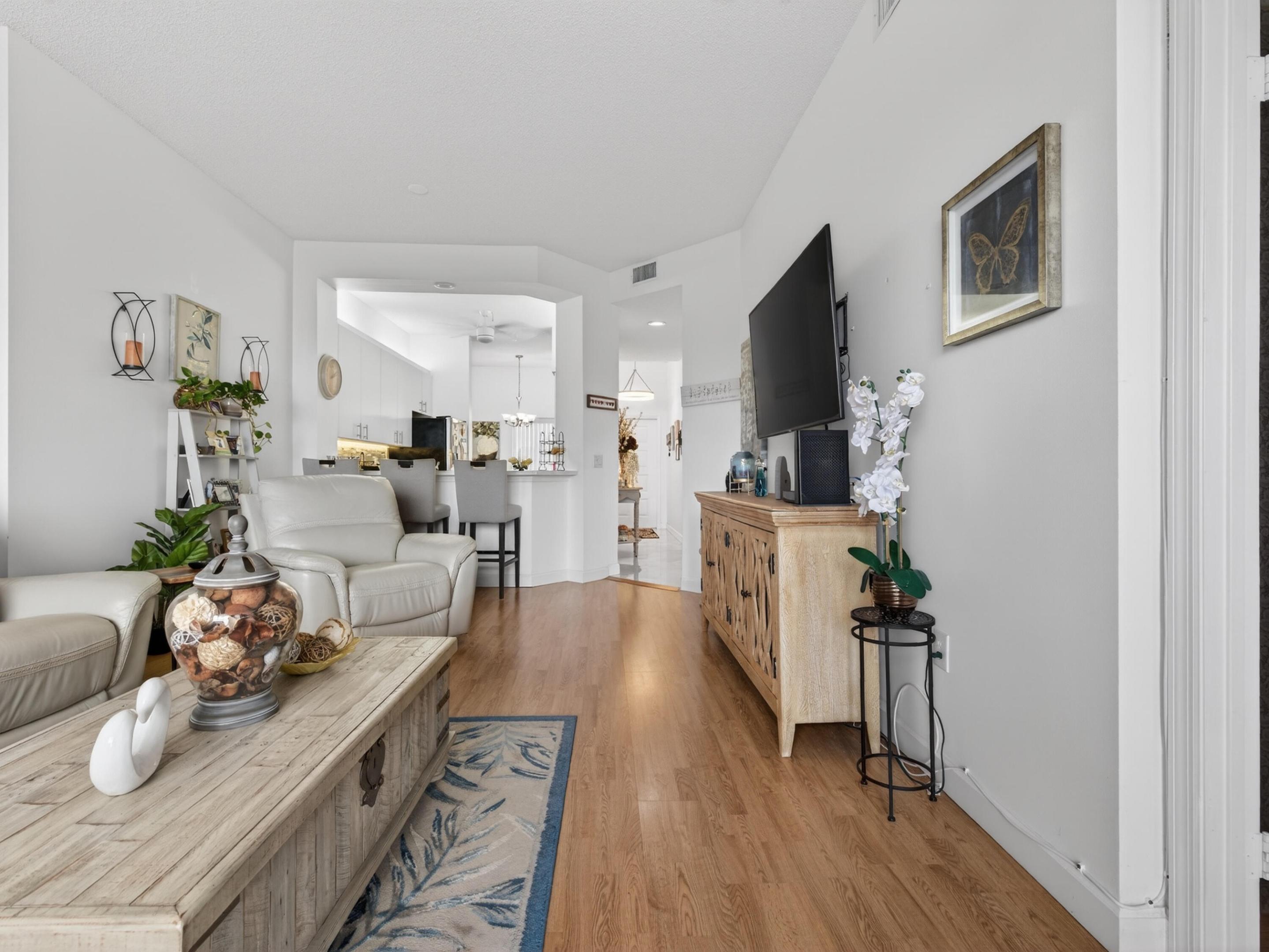 TRENT CONDOMINIUM E - Residential