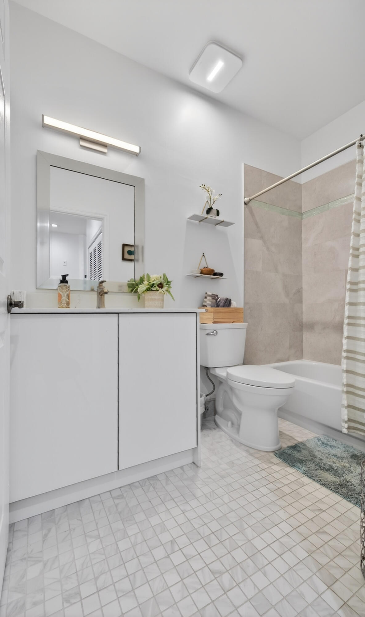 TRENT CONDOMINIUM E - Residential