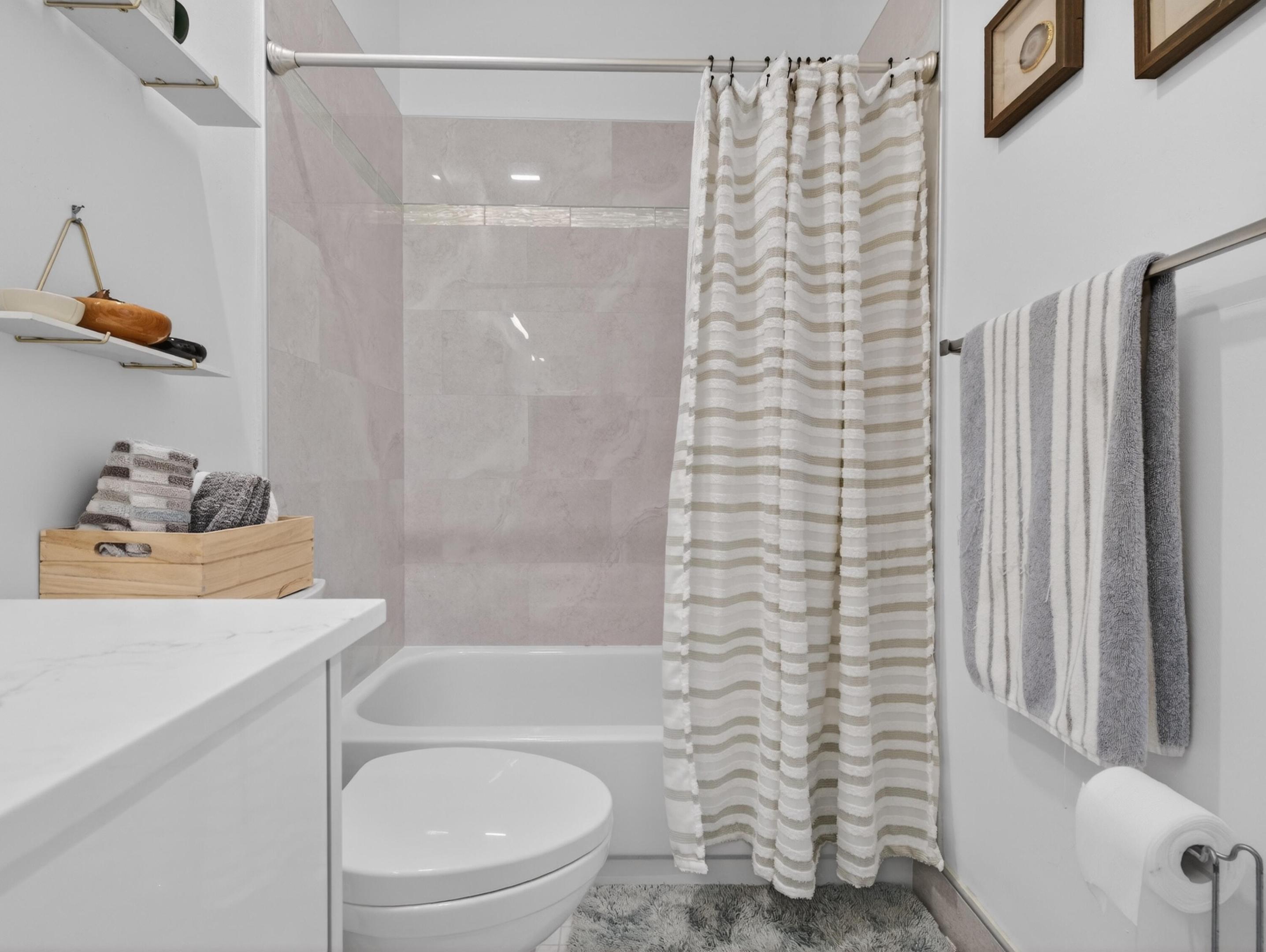 TRENT CONDOMINIUM E - Residential