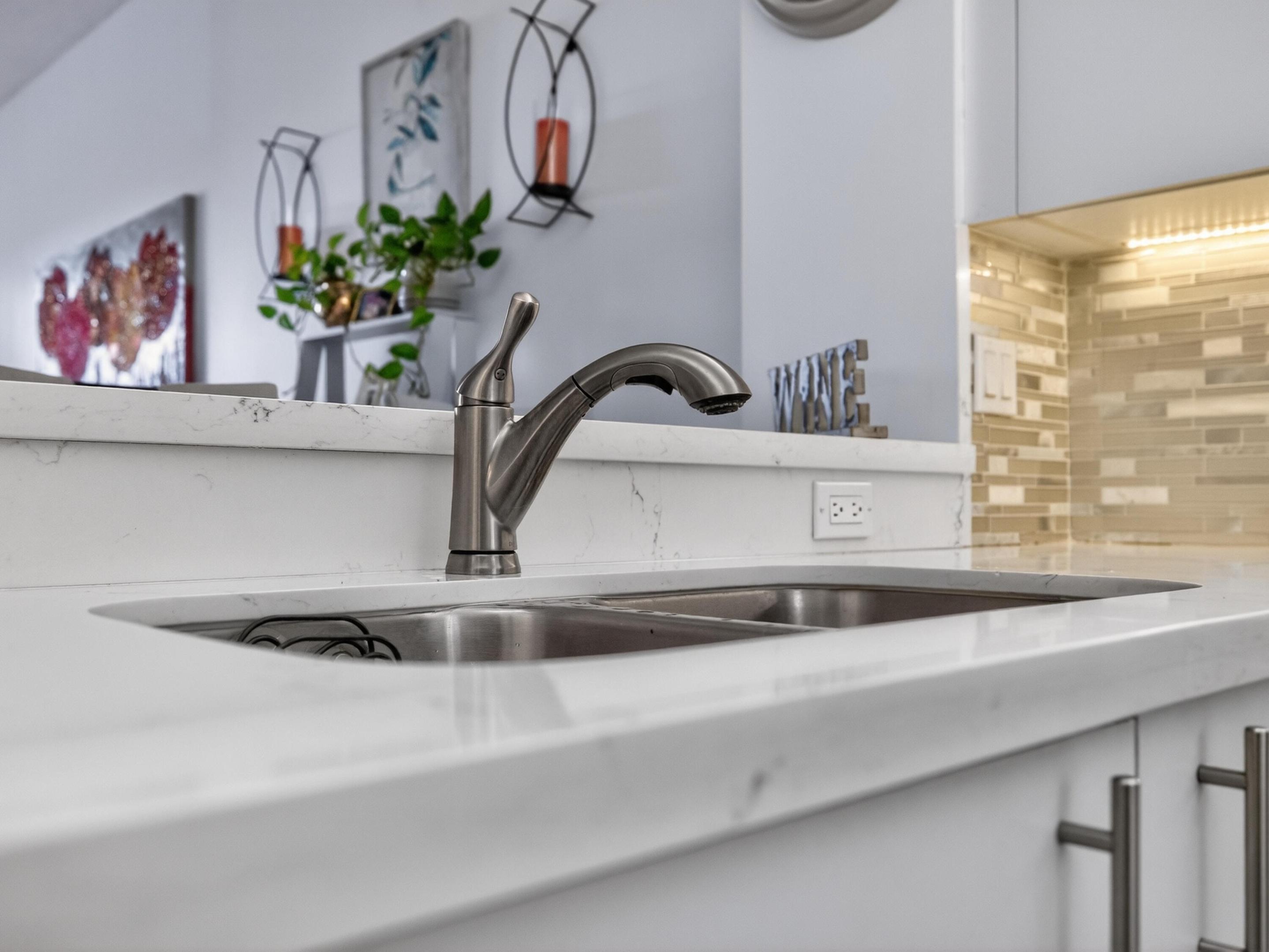 TRENT CONDOMINIUM E - Residential