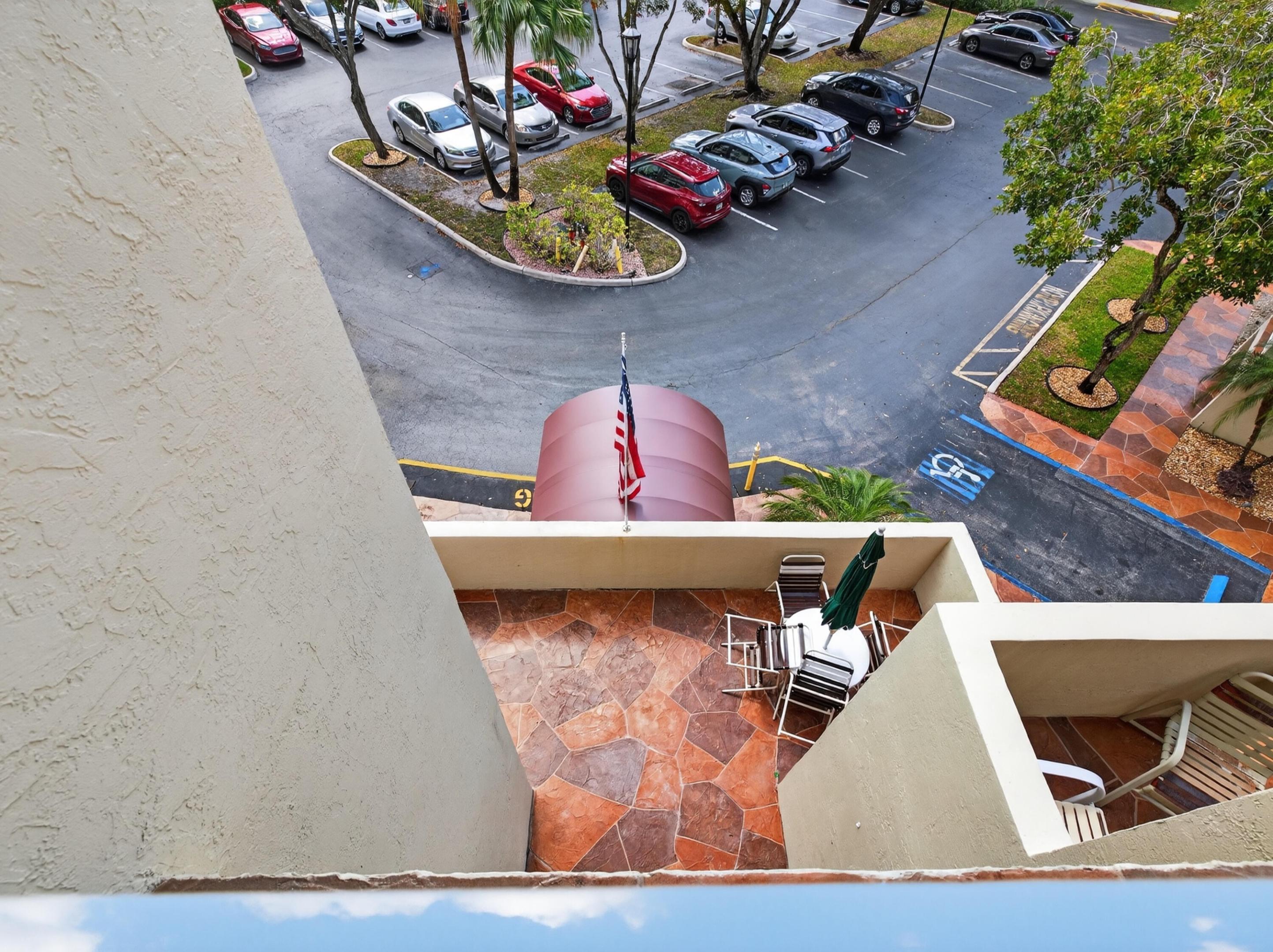 TRENT CONDOMINIUM E - Residential