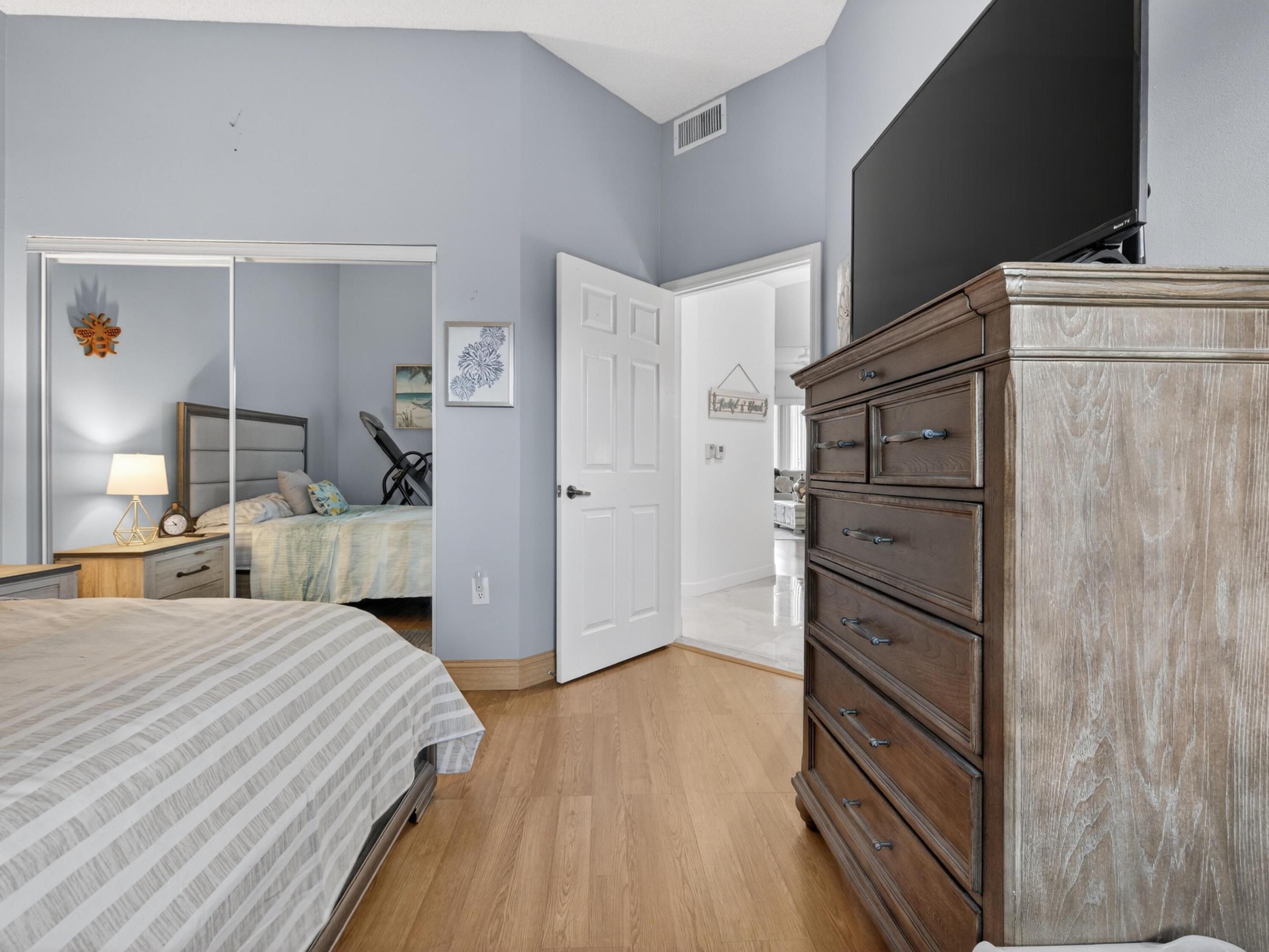 TRENT CONDOMINIUM E - Residential