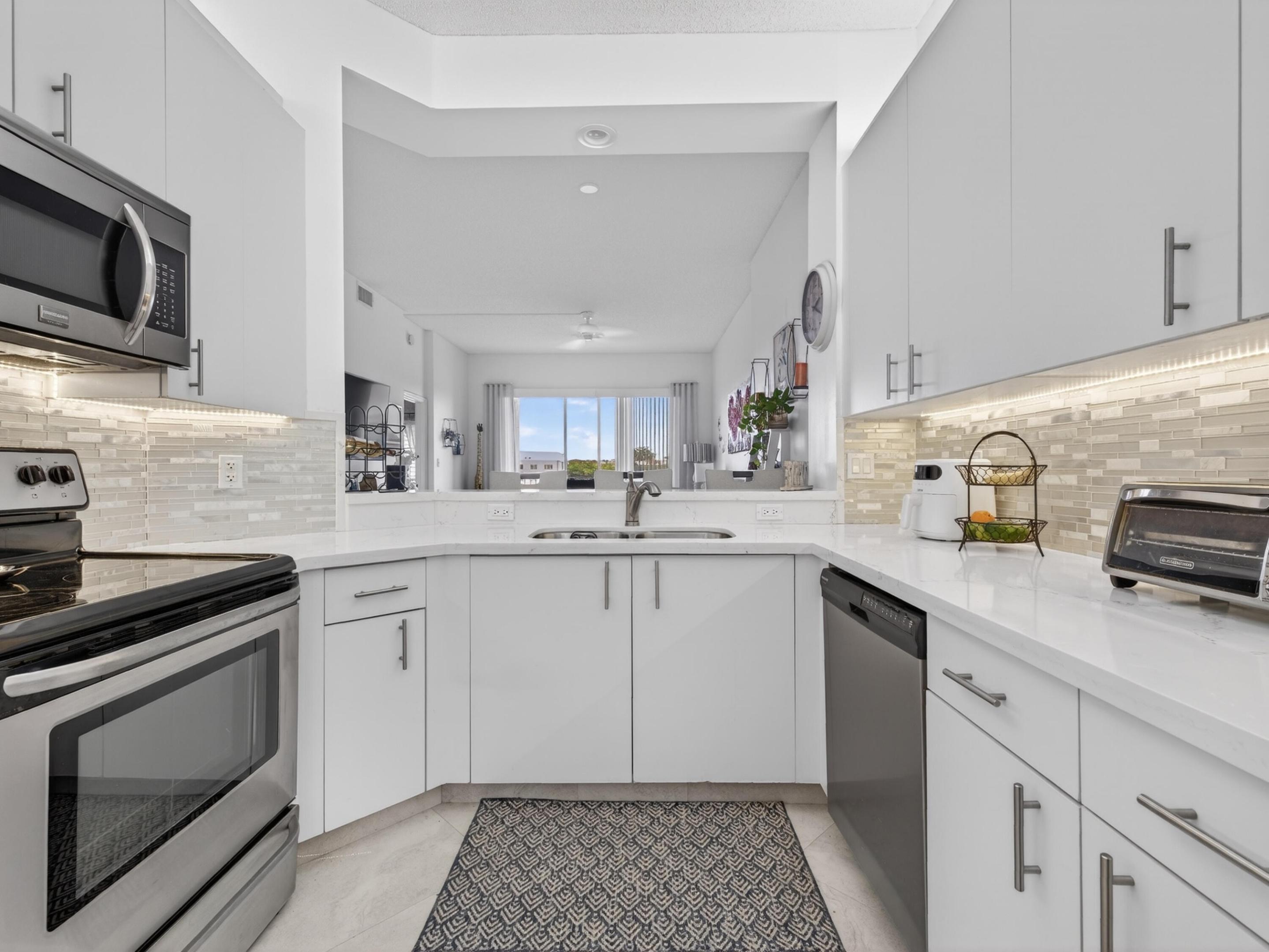 TRENT CONDOMINIUM E - Residential