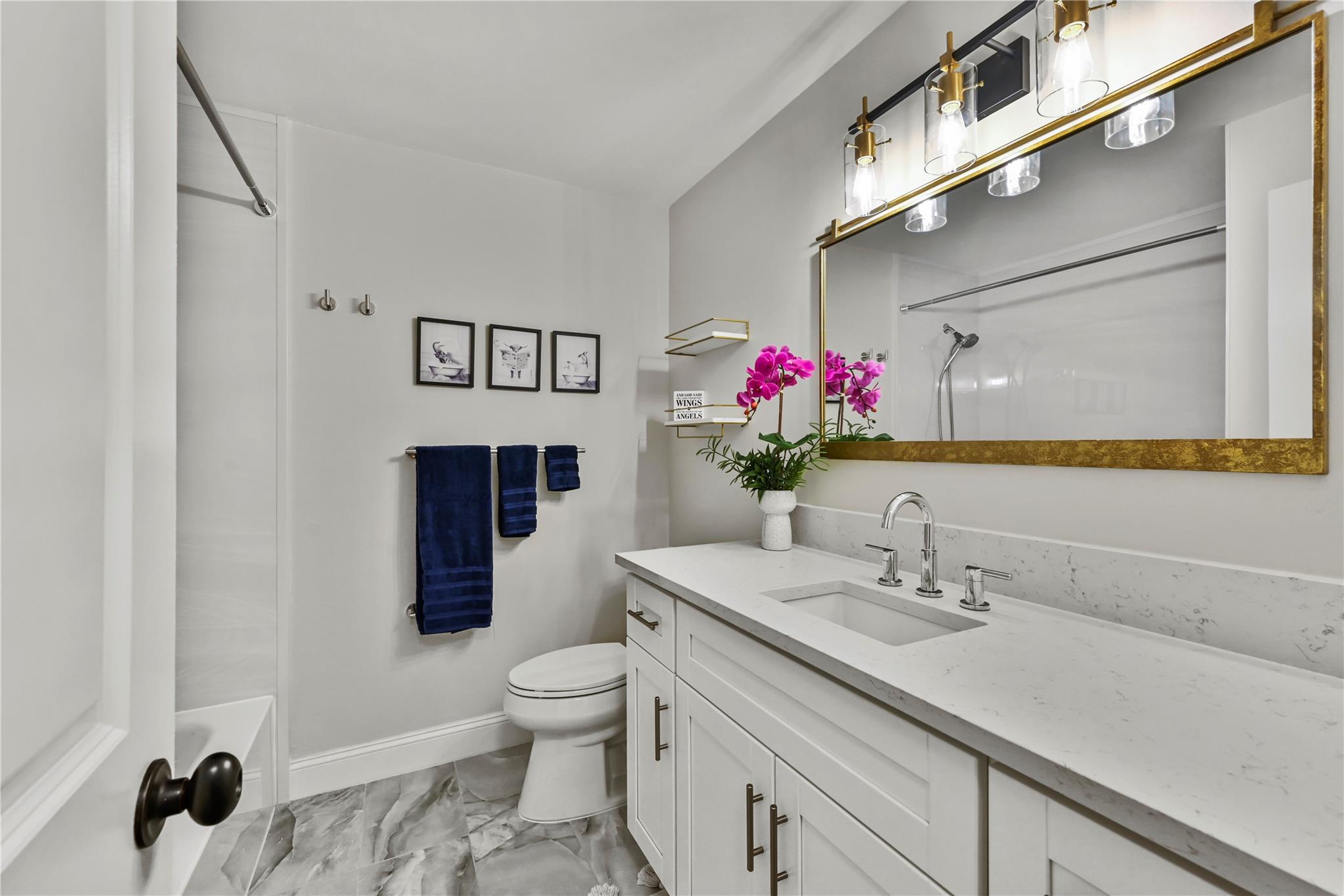 LAUDERDALE WEST - Residential