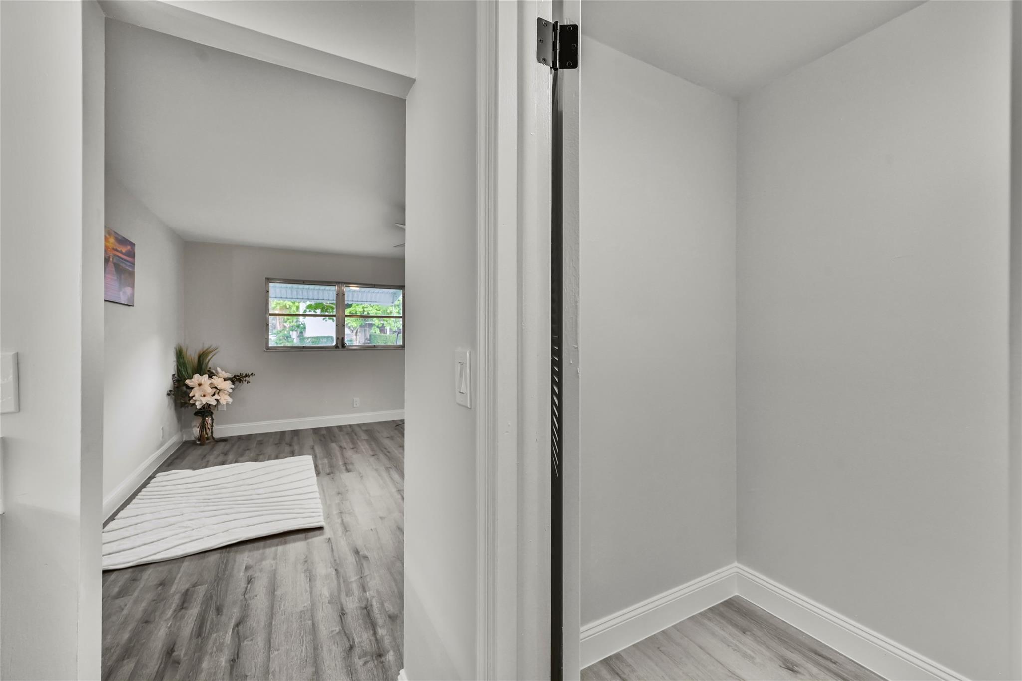 LAUDERDALE WEST - Residential