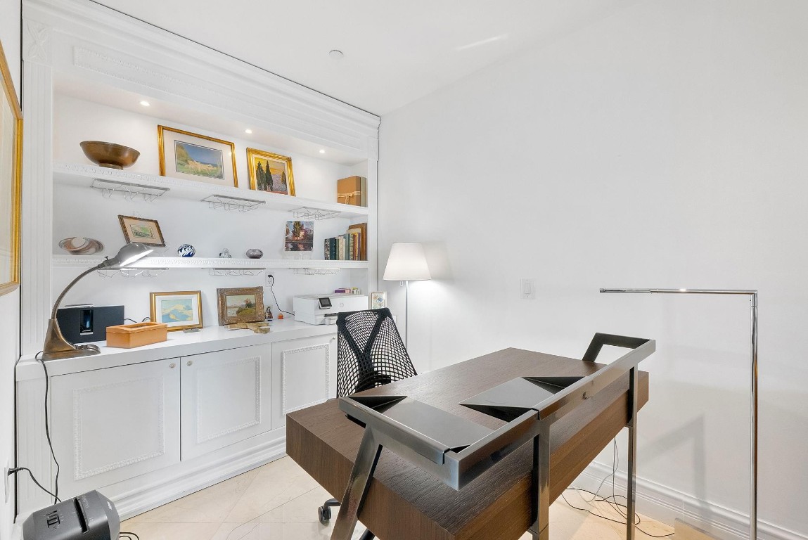 1 N Ocean Boulevard 402