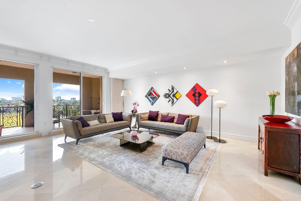 1 N Ocean Boulevard 402