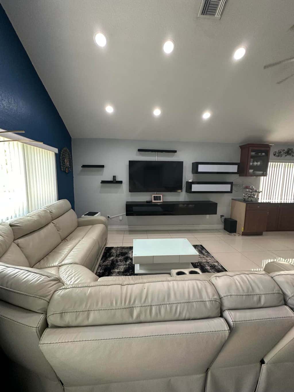 Photo of 8 Elton Place, Boynton Beach, FL 33426 (MLS # B26065557)