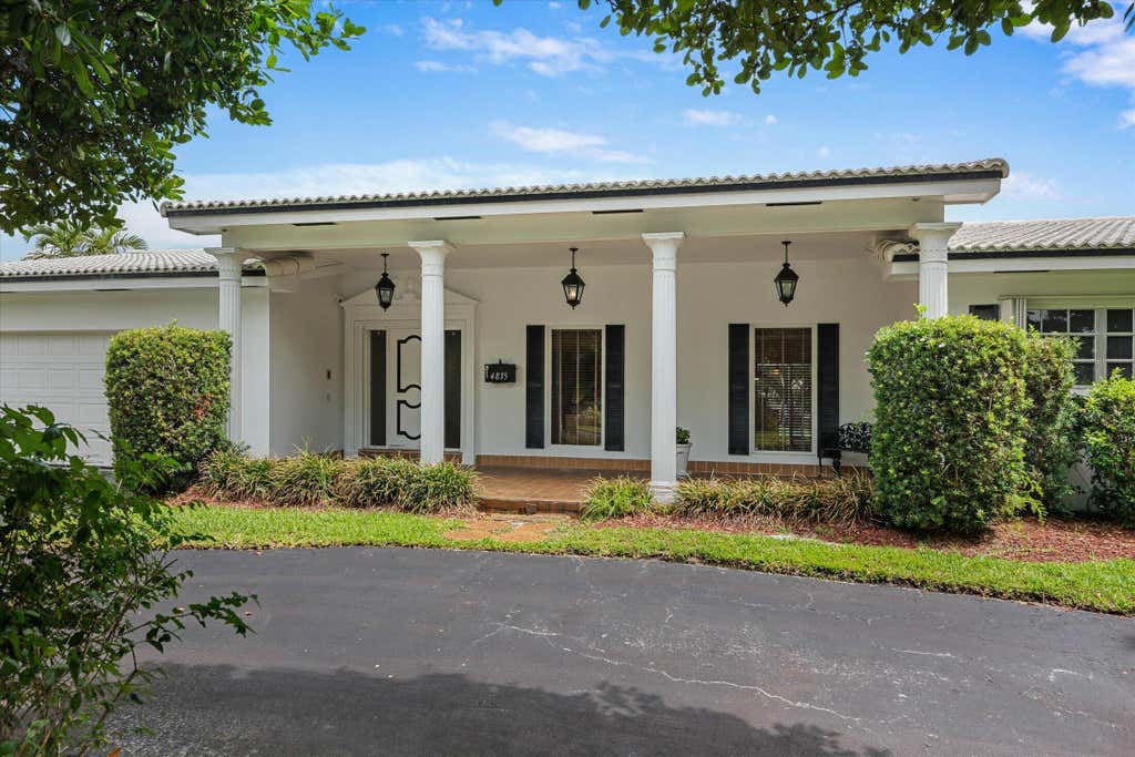 Photo of 4835 Pierce Street, Hollywood, FL 33021 (MLS # B26050022)