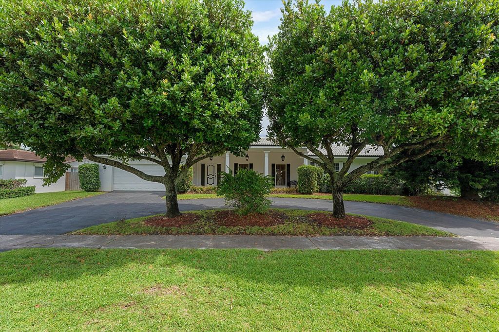 Photo of 4835 Pierce Street, Hollywood, FL 33021 (MLS # B26050022)