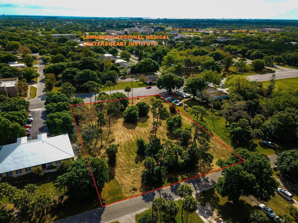 Photo of 1415 S 25th S Street, Fort Pierce, FL 34947 (MLS # R10698056)