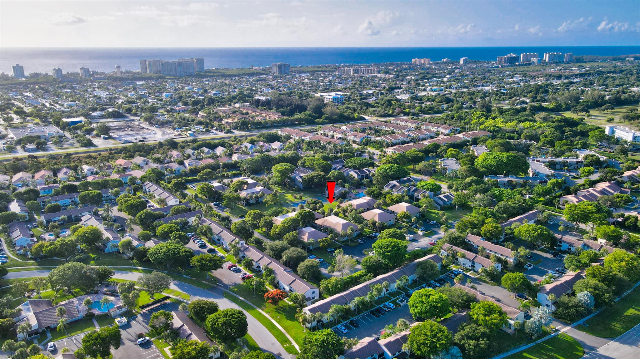 Beautiful unit in perfect condition with a unique location near the beach, downtown Boca and downtown Delray. Unit have been totally updated, open kitchen, stainless still appliances, all tile floors, flat high ceilings, freshly painted, crown molding, newer bathrooms, granite countertops, sliding door, very modern unit.
