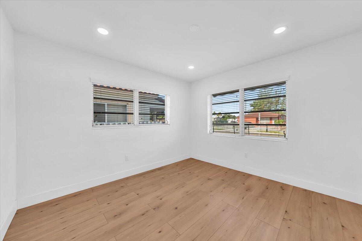 INGLESIDE PARK - Residential