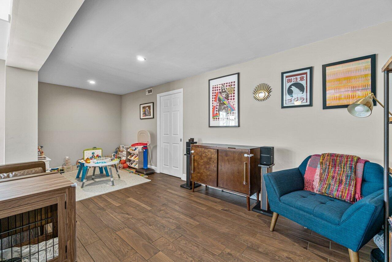 ROYAL OAK HILLS 2ND SEC - Residential Lease