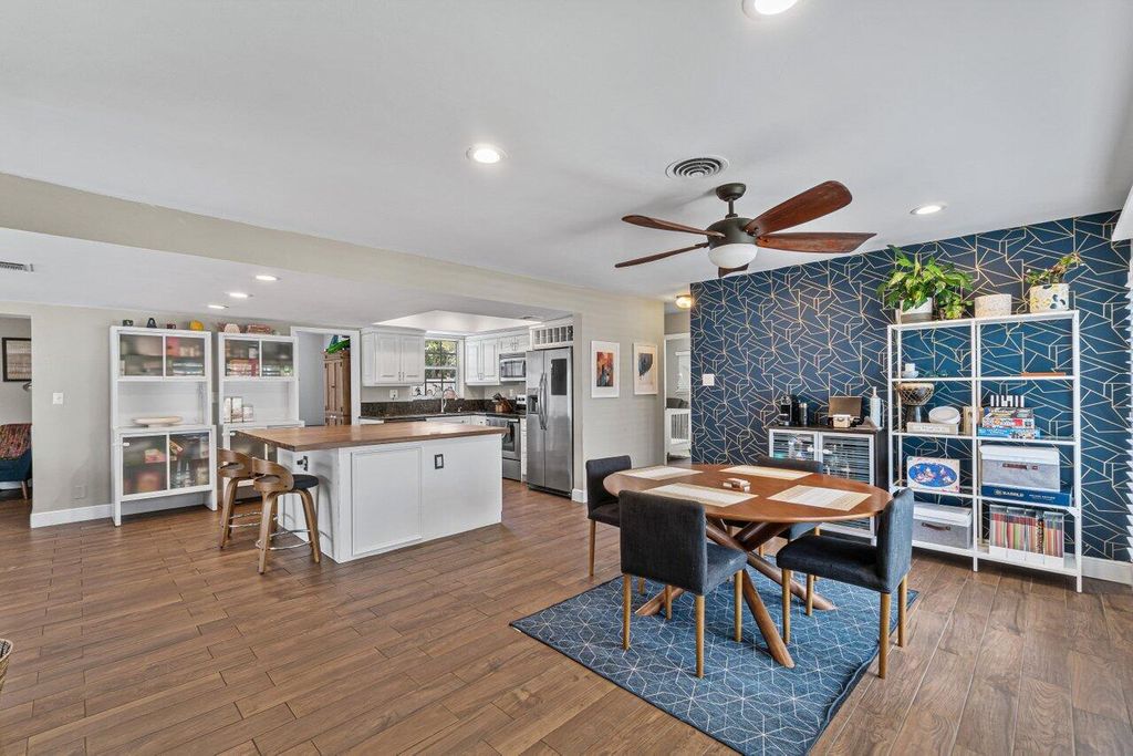 Photo of 501 SW 8th Terrace, Boca Raton, FL 33486 (MLS # R11169821)