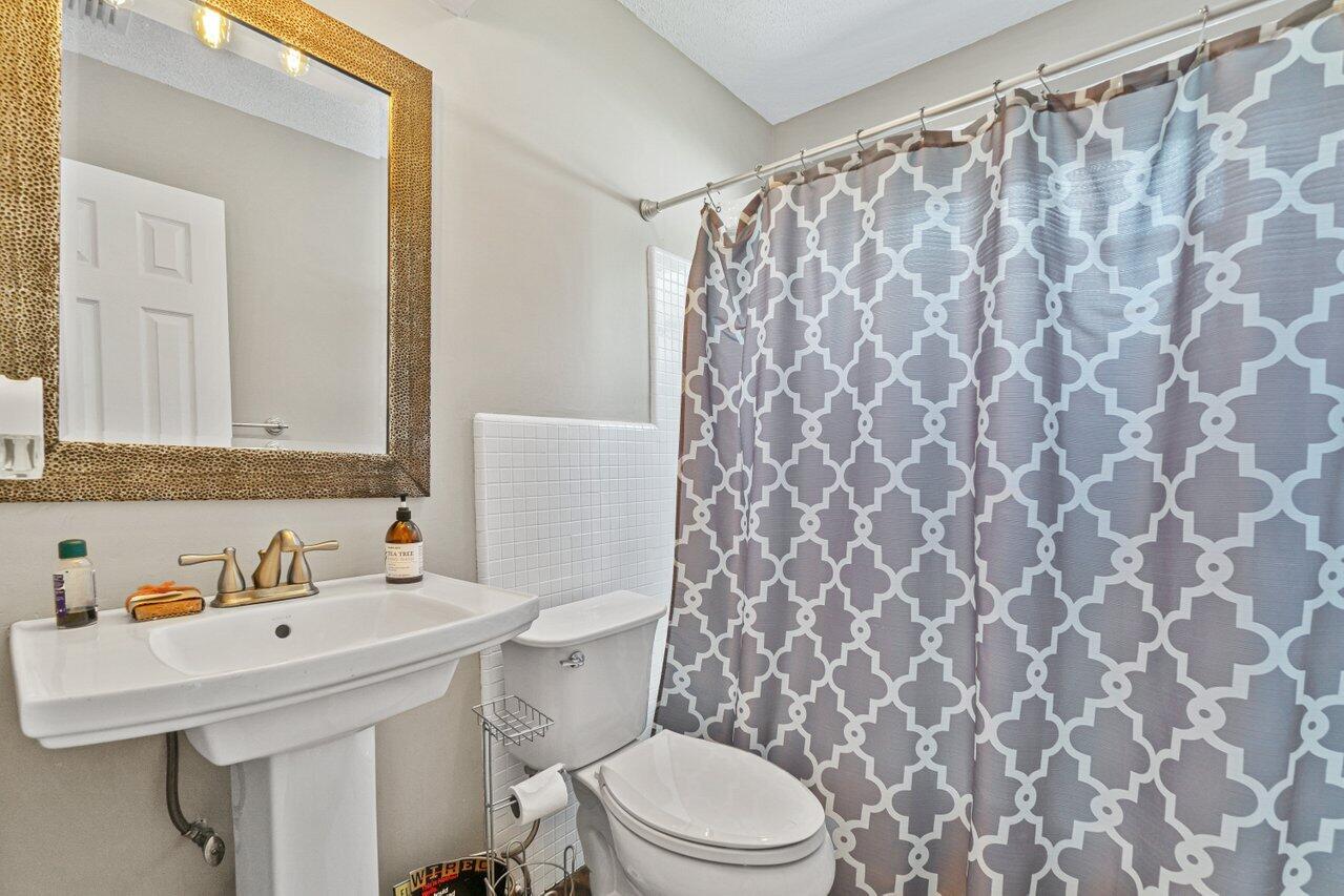 ROYAL OAK HILLS 2ND SEC - Residential Lease