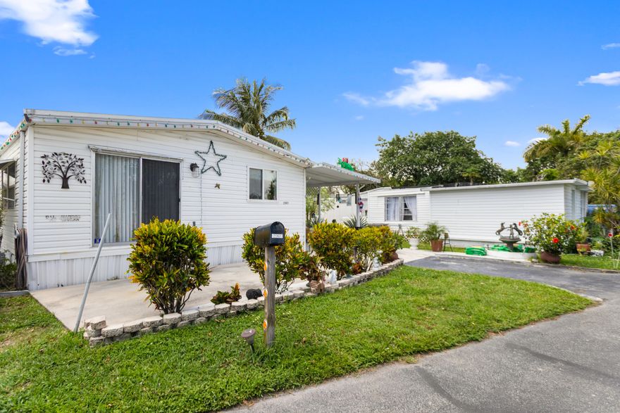 Welcome to this charming and cozy mobile home, perfect for comfortable and affordable living! This adorable residence offers a warm and inviting atmosphere with a thoughtfully designed layout that maximizes space and functionality. This is a excellent mobile home. Land not included.