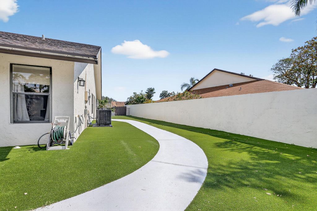 Photo of 293 SW 28th Avenue, Delray Beach, FL 33445 (MLS # R11165586)