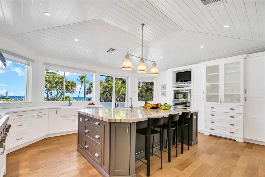 TROPICAL SHORES - Residential