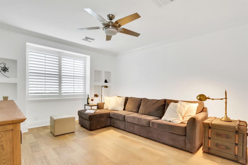 TROPICAL SHORES - Residential