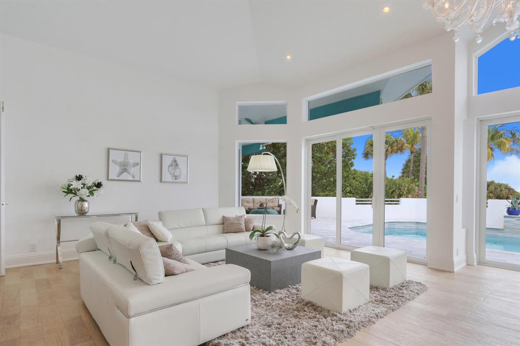 TROPICAL SHORES - Residential