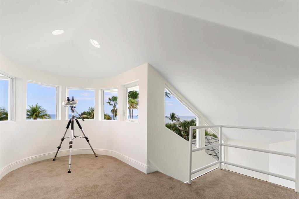 TROPICAL SHORES - Residential