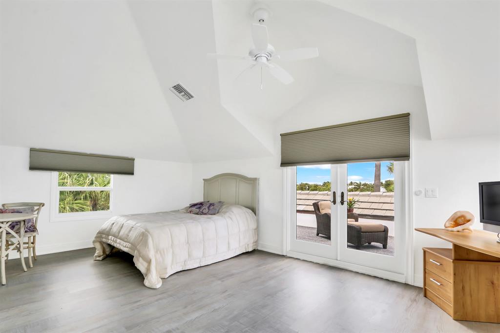 TROPICAL SHORES - Residential