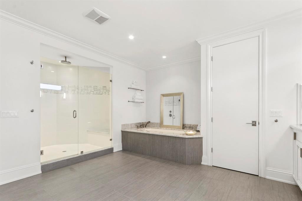 TROPICAL SHORES - Residential