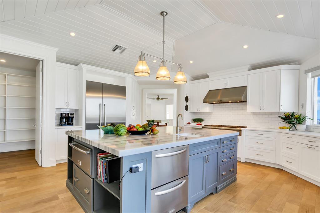 TROPICAL SHORES - Residential