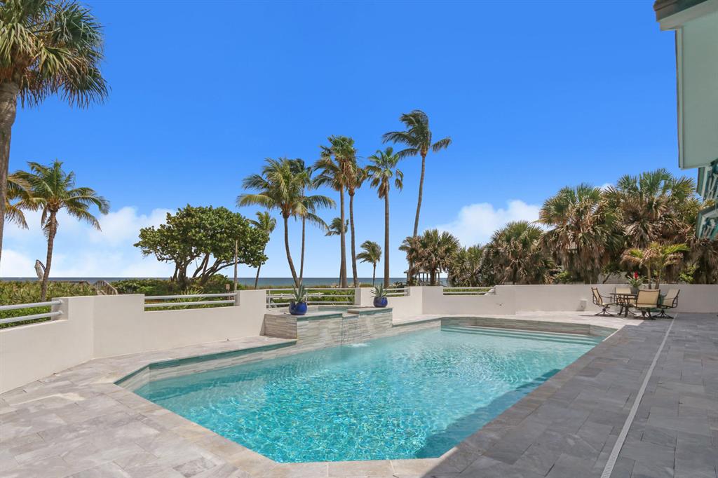 TROPICAL SHORES - Residential